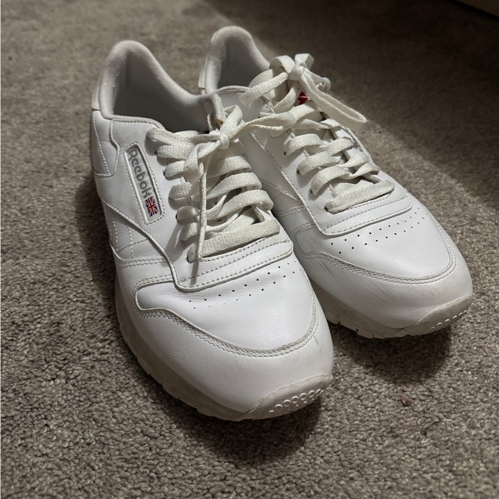 White Reebok classic men’s size 8.5